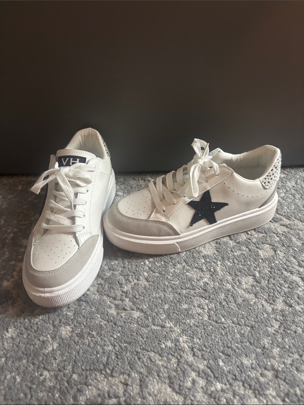 Vintage Havana White Sneakers with Black Star Accent